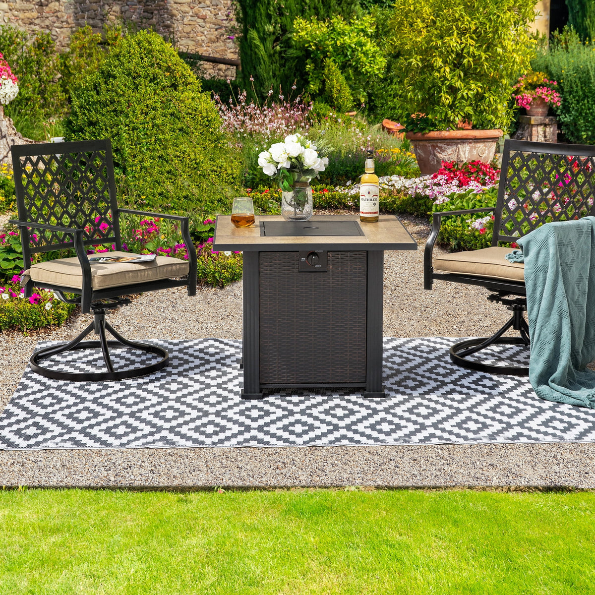 Reversible Plastic Straw Outdoor Area Rug J9332