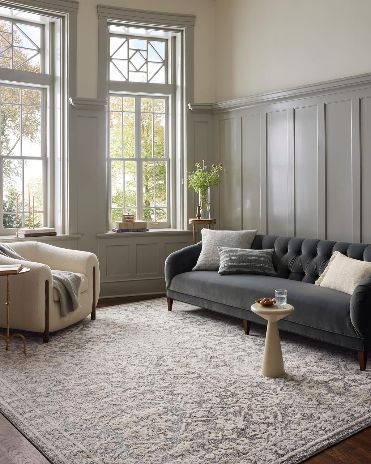 Grey/Ivory 5'-3" x 7'-6" Area Rug C70030