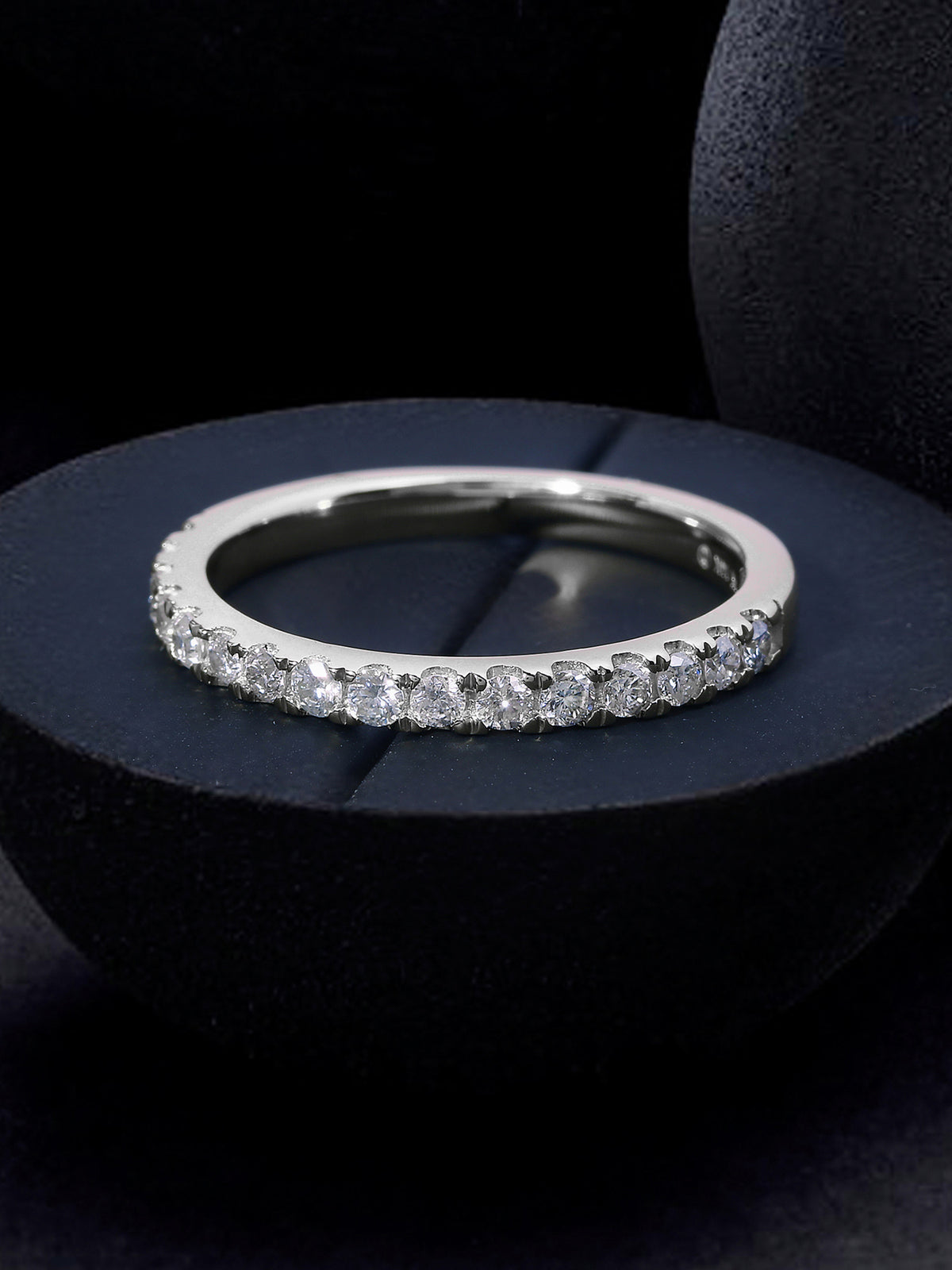 14K White Gold Diamond Wedding Band V18111