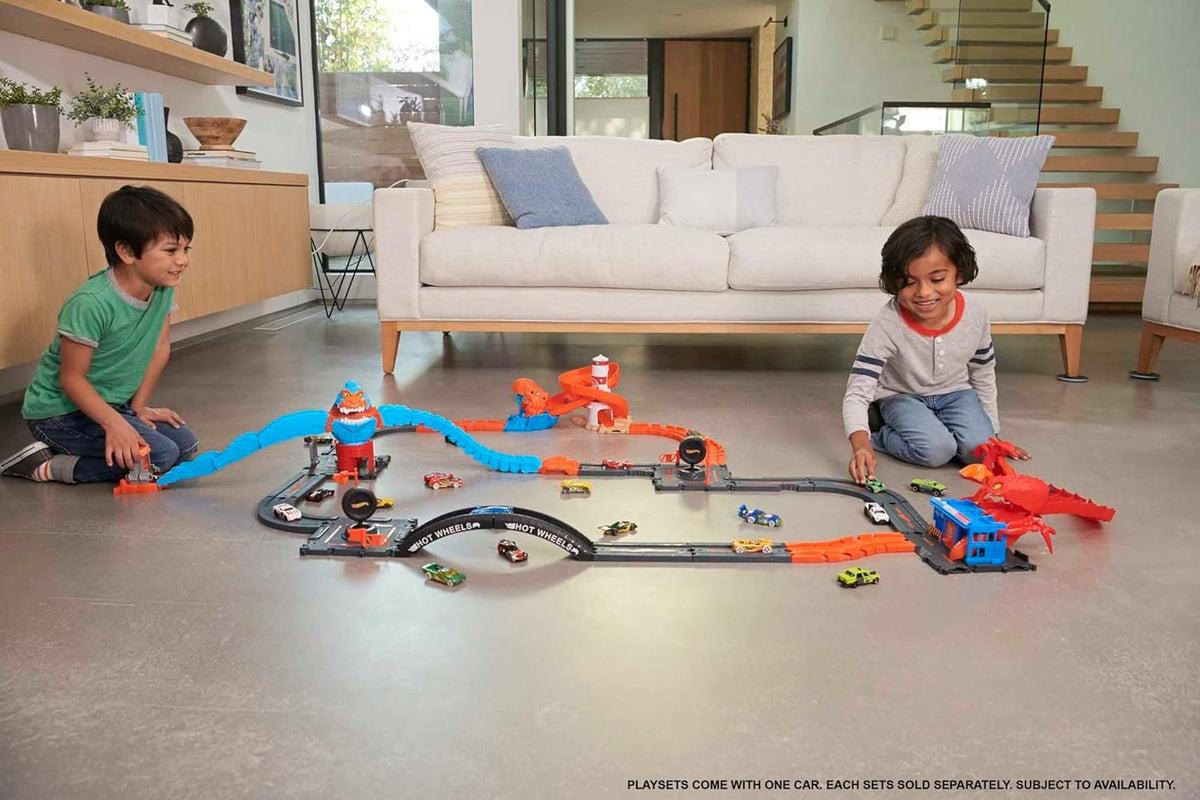 Hot Wheels Toy Car Track Set Playset & 1:64 Scale Vehicle B60403